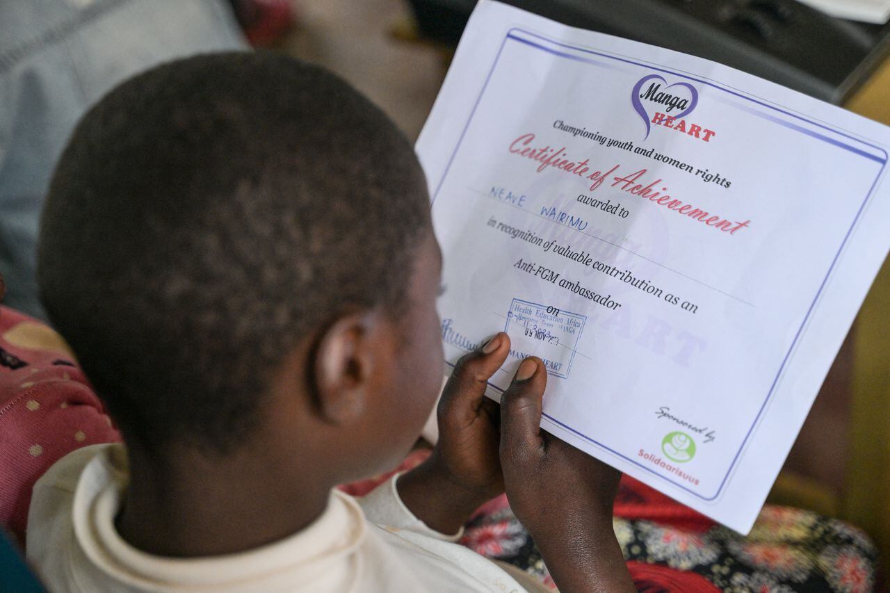 Cuando Kenia prohibió la mutilación de genitales femeninos en 2011, pocos esperaban que la práctica migraría a clínicas clandestinas y hogares privados.