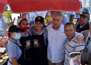 El expresidente Álvaro Uribe en Cali apoyando a los candidatos del centro democrático a las diferentes corporaciones alcaldía y gobernación.