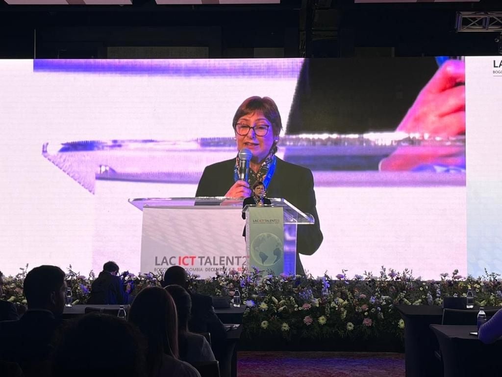 Claudia Uribe, directora de la Oficina Regional Multisectorial de la Unesco en Santiago de Chile, habló en la cumbre LAC ICT Talent 2023.