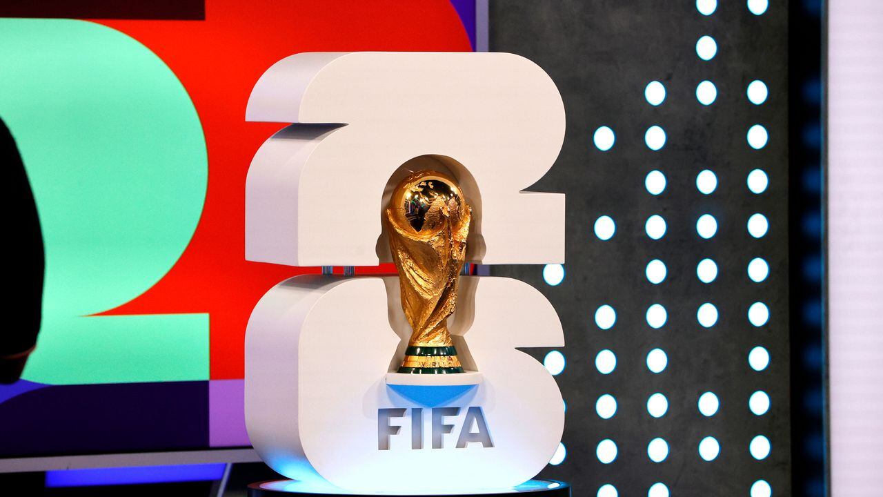 Trofeo del ganador de la Copa Mundial de la FIFA en el anuncio del calendario de partidos de la Copa Mundial de la FIFA 2026 el 4 de febrero de 2024 en Miami, Florida. (Foto de Eva Marie Uzcategui - FIFA/FIFA vía Getty Images)