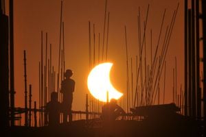 Existen diferentes tipos de eclipse, según la posición en la que se ubiquen el Sol y la Luna.