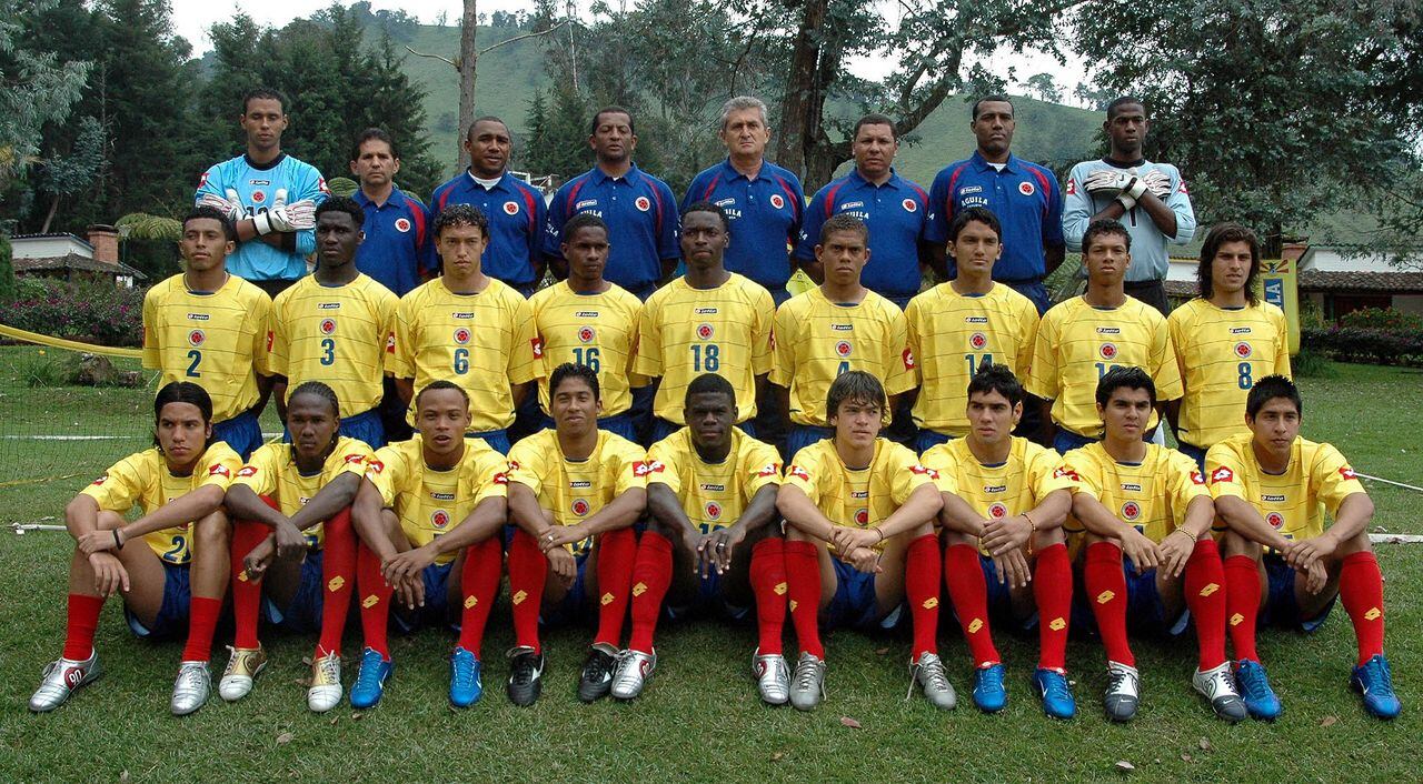 Equipo y cuerpo técnico de la Selección Colombia Sub-20 del 2005, antes de disputar el Sudamericano de ese año, que después terminaría ganando el equipo nacional. Dayro es el primero de la parte inferior izquierda de la fotografía.
