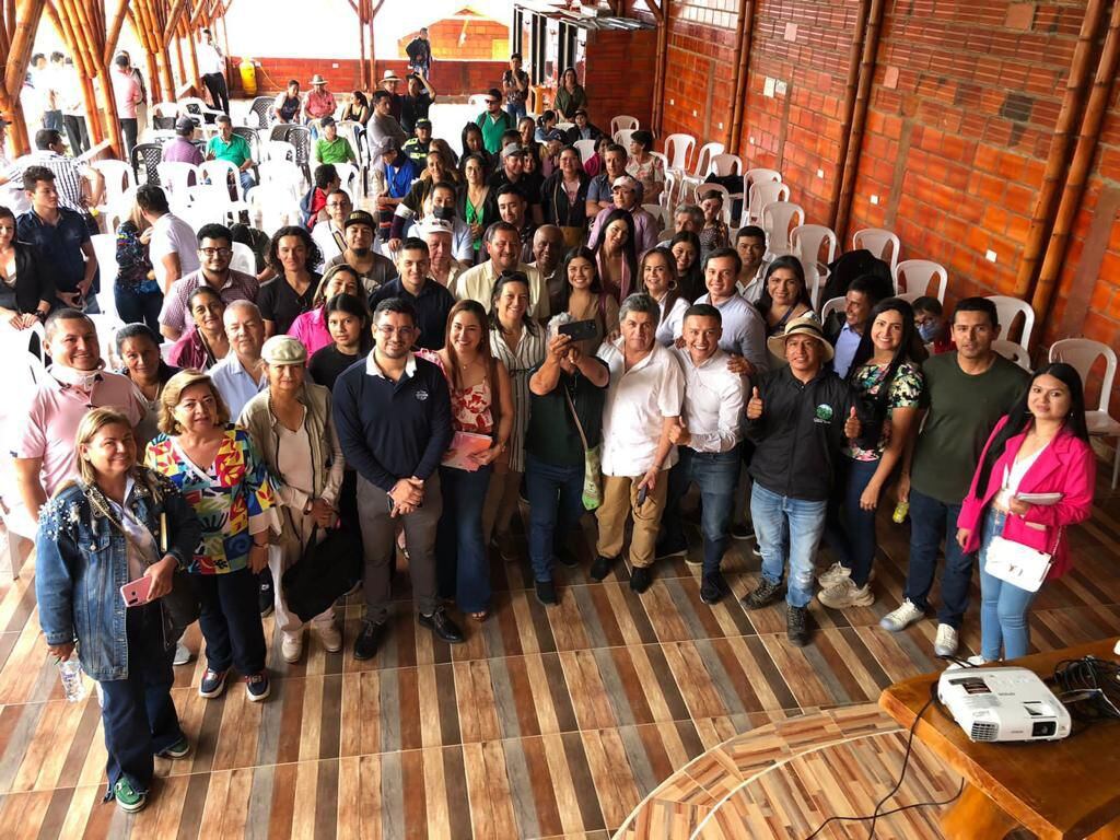 Entre noviembre de 2023 y enero de 2024 se realizaron socializaciones en los territorios impactados con gestores de MinCIT, Colombia Productiva, Fontur e iNNpulsa, para asistir en la presentación de iniciativas.