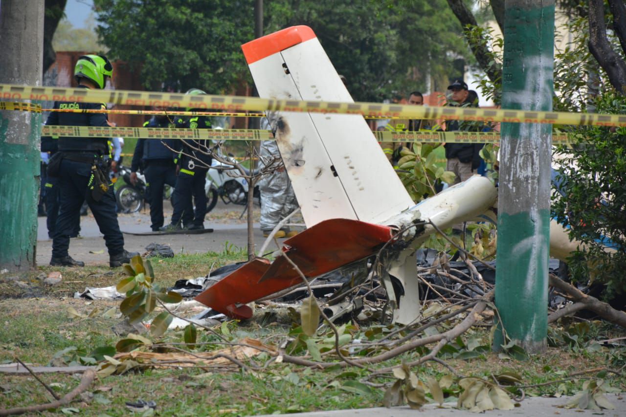 Accidente de avioneta de la FAC en Cali. Foto: Jorge Orozco/ El País