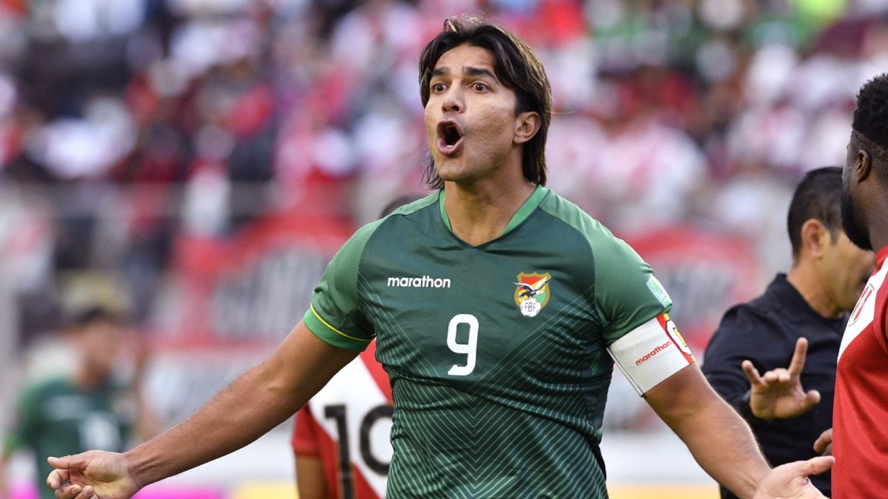 MIRAFLORES, BOLIVIA - OCTOBER 10: Marcelo Moreno Martins of Bolivia reacts during a match between Bolivia and Peru as part of South American Qualifiers for Qatar 2022 at Estadio Hernando Siles on October 10, 2021 in Miraflores, Bolivia. (Photo by Aizar Raldes - Pool/Getty Images)
