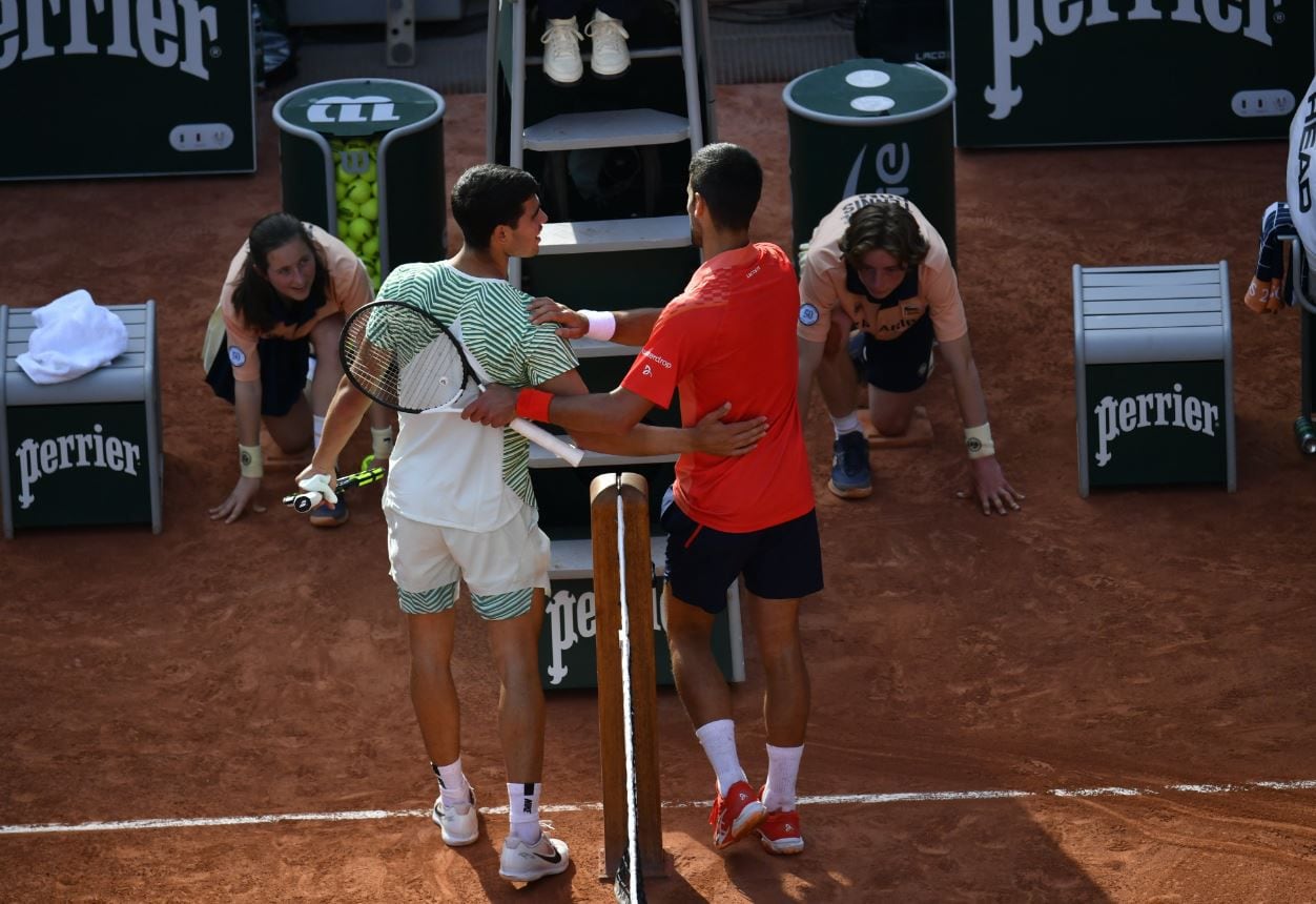 Novak Djokovic le reconoció a Carlos Alcaraz haber terminado el partido después de sufrir problemas de calambres.