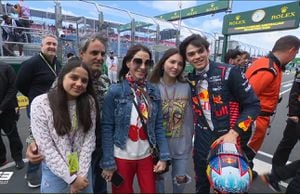 Toda la familia acompañó a Sebastián Montoya en la carrera en Australia.