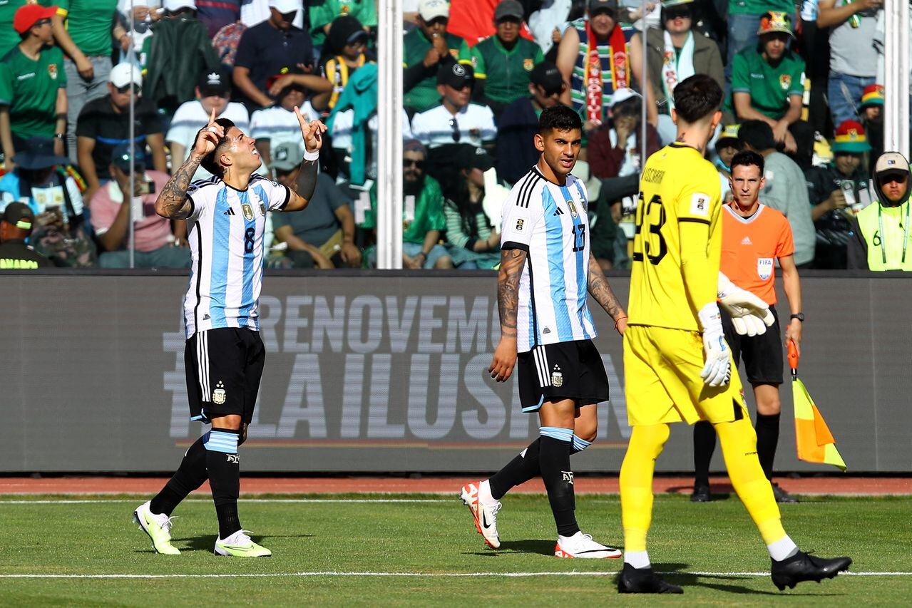 Enzo Fernández celebrando su anotación frente a Bolivia durante el primer tiempo del partido correspondiente a la segunda fecha de las eliminatorias sudamericanas al Mundial 2026