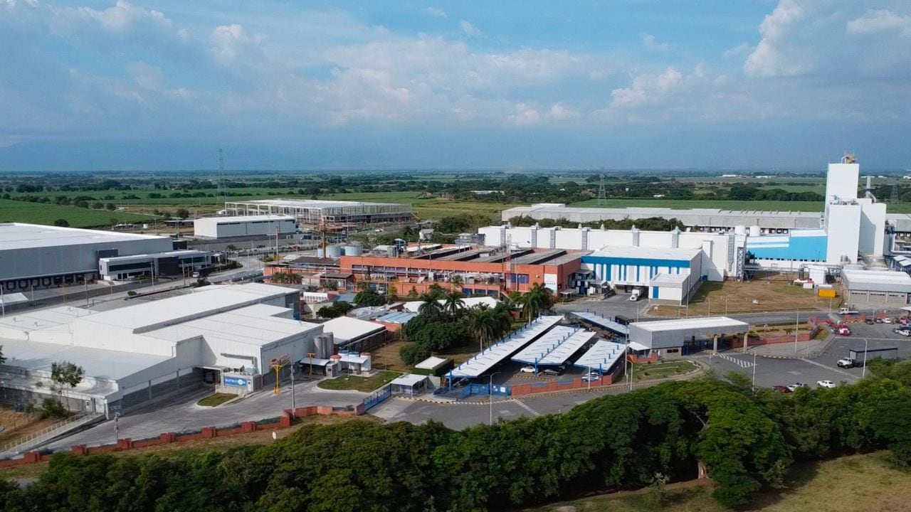 La empresa Unilever cuenta con varias plantas de alimentos en Palmira y un Centro de Operaciones Logísticas.