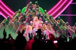 Karol G se presenta en el escenario durante los MTV Video Music Awards 2023 en el Prudential Center el 12 de septiembre de 2023 en Newark, Nueva Jersey. (Foto de Mike Coppola/Getty Images para MTV)