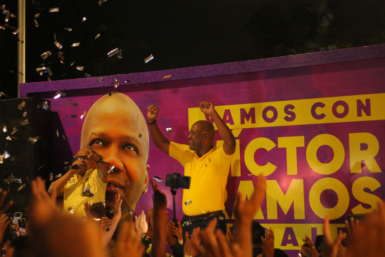 El nuevo alcalde de los Palmiranos celebró en su sede de campaña el triunfo junto a sus seguidores. Víctor Manuel Ramos alcanzó más del 40% de la votación. Foto campaña Víctor Ramos