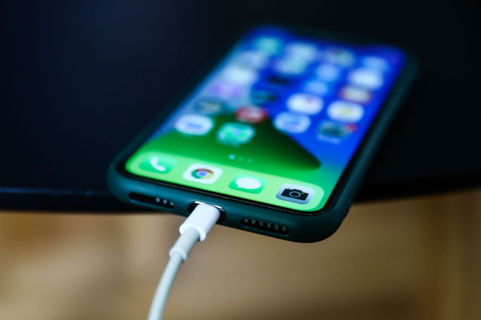 Qué efectos puede tener cargar un iPhone con un cargador genérico?