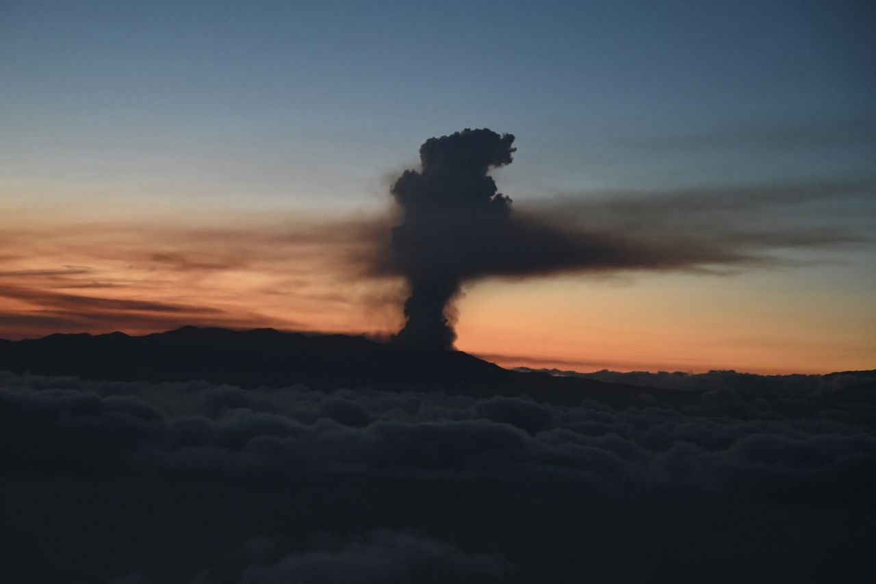 En Imágenes erupción de volcán en la isla canaria de La Palma, España