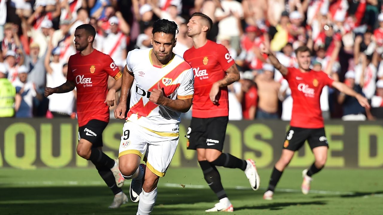 MADRID, SPAIN - SEPTEMBER 30:  Radamel Falcao of Rayo Vallecano celebrates after scoring their team's 2nd goal from the penalty spot during the LaLiga EA Sports match between Rayo Vallecano and RCD Mallorca at Estadio de Vallecas on September 30, 2023 in Madrid, Spain. (Photo by Denis Doyle/Getty Images)