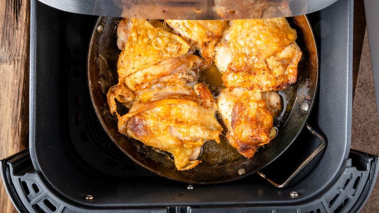 Cómo cocinar una pechuga de pollo en el 'air fryer'?