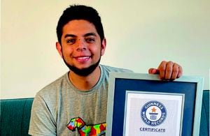 En 2022, Faber Burgos fue incluido en la lista de los 10 jóvenes sobresalientes de Colombia, elaborada por la Cámara Junior Internacional. Fue premiado en el Latin Plug en la categoría de Mejor Personalidad Influyente.