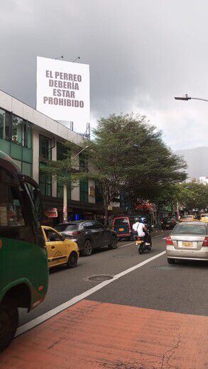 Polémico mensaje apareció en Medellín.