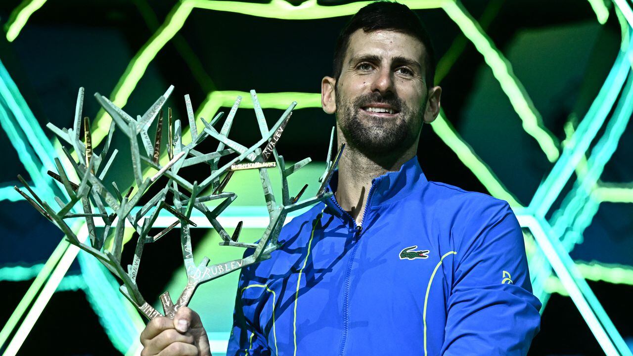 Djokovic somete a Dimitrov y canta los 40 Masters 1000 en París-Bercy