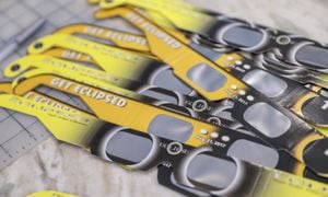 Las gafas de eclipse adquiridas en establecimientos de óptica están especialmente diseñadas para disfrutar de este fenómeno, aunque en ningún caso se recomienda su utilización durante más de 30 segundos seguidos.