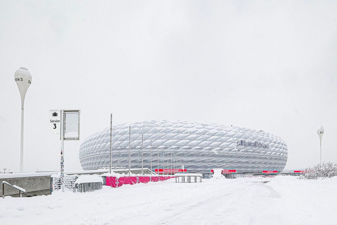 En Múnich, se ve un cartel que dice "El estadio está cerrado", cuando el partido de fútbol de la primera división alemana de la Bundesliga entre el Bayern Múnich y el Unión Berlín fue cancelado debido a las condiciones climáticas. (Foto de Alexandra Beier / AFP)