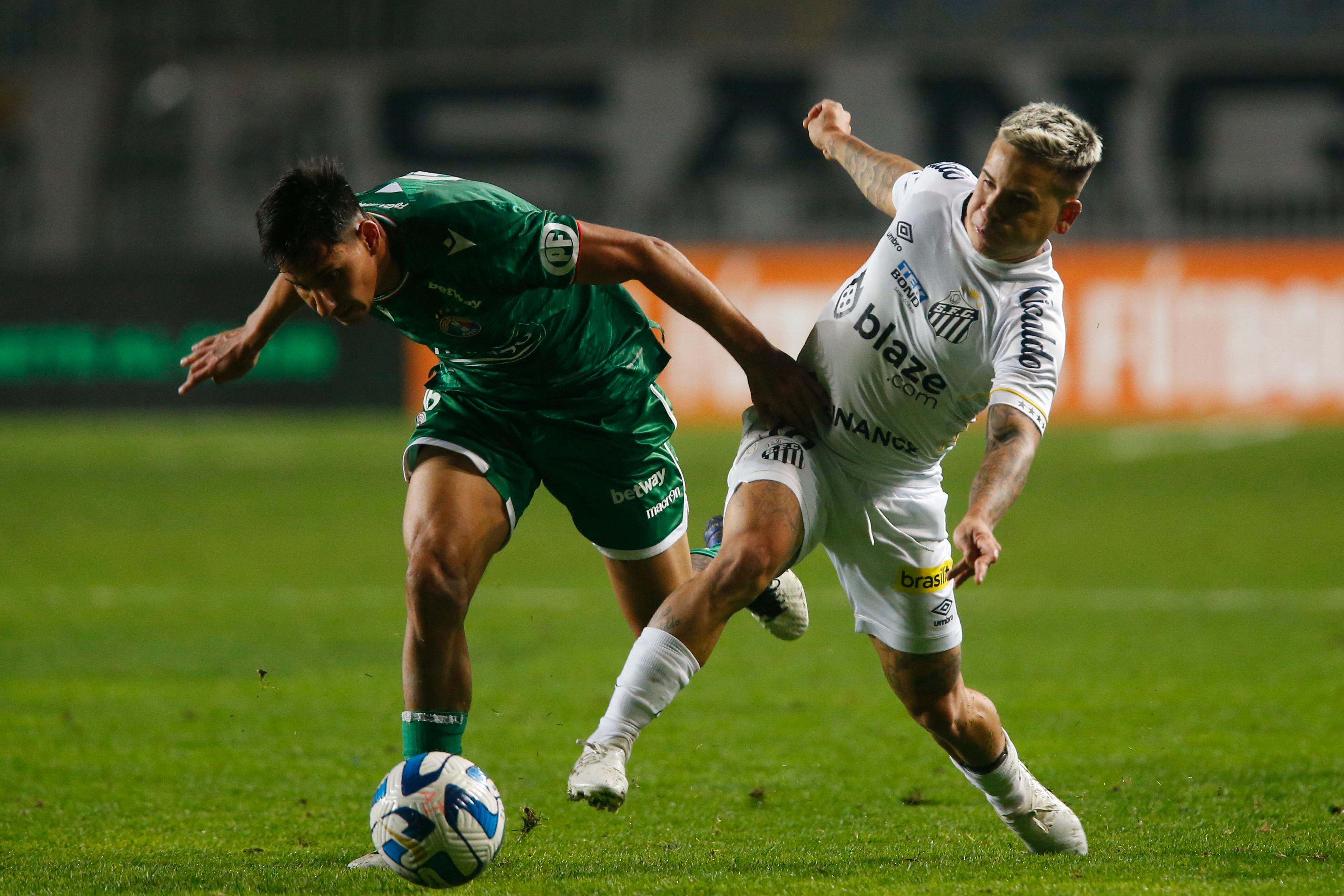 Santos cobra Conmebol após jogadores sofrerem ataques racistas no