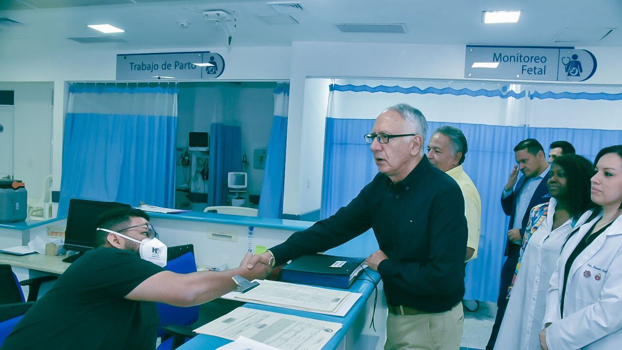El ministro de Salud, Guillermo Jaramillo, visitó el hospital San Juan de Dios.