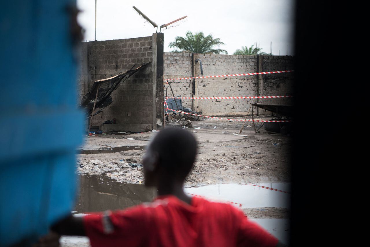 Al menos 34 personas murieron en un incendio registrado este sábado en Benín, donde 20 más rresultaron gravemente heridas. Foto AFP