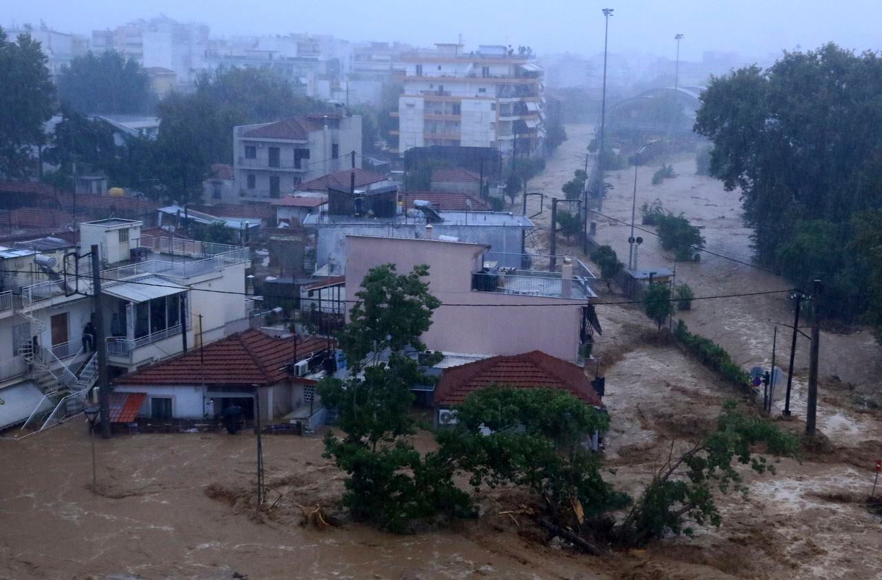 Inundaciones cubren una zona de la localidad de Volos, en el centro de Grecia, el martes 5 de septiembre de 2023. (George Kidonas/InTime News vía AP)