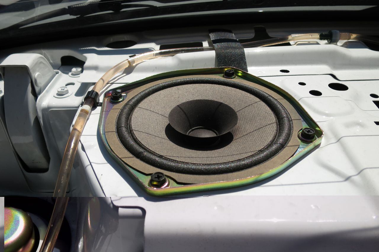 Aquellos conductores que disfrutan de la música a un volumen elevado deben estar conscientes de las leyes que regulan el ruido en los automóviles y las multas asociadas a su incumplimiento.