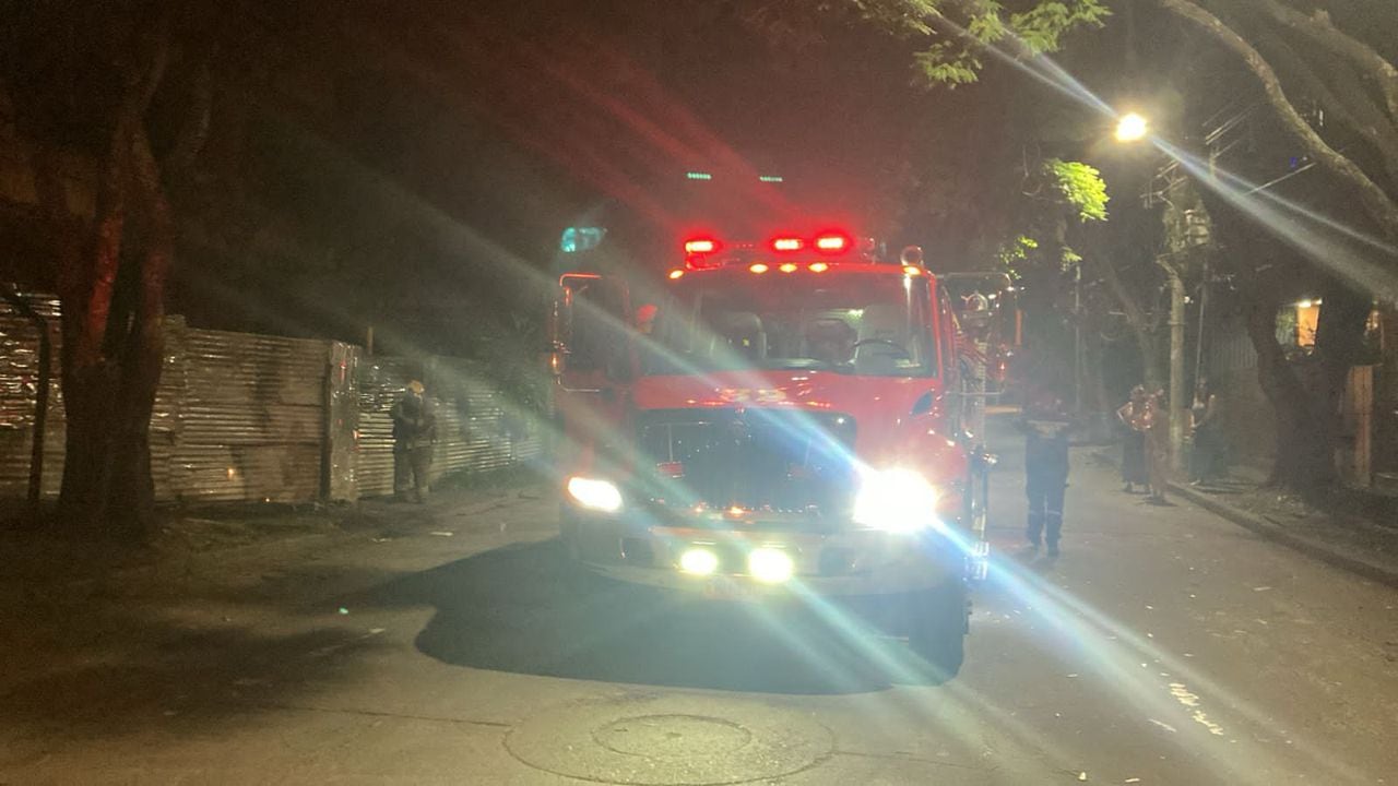 En el barrio Santa Teresita los bomberos atendieron una emergencia en una casa abandonada.