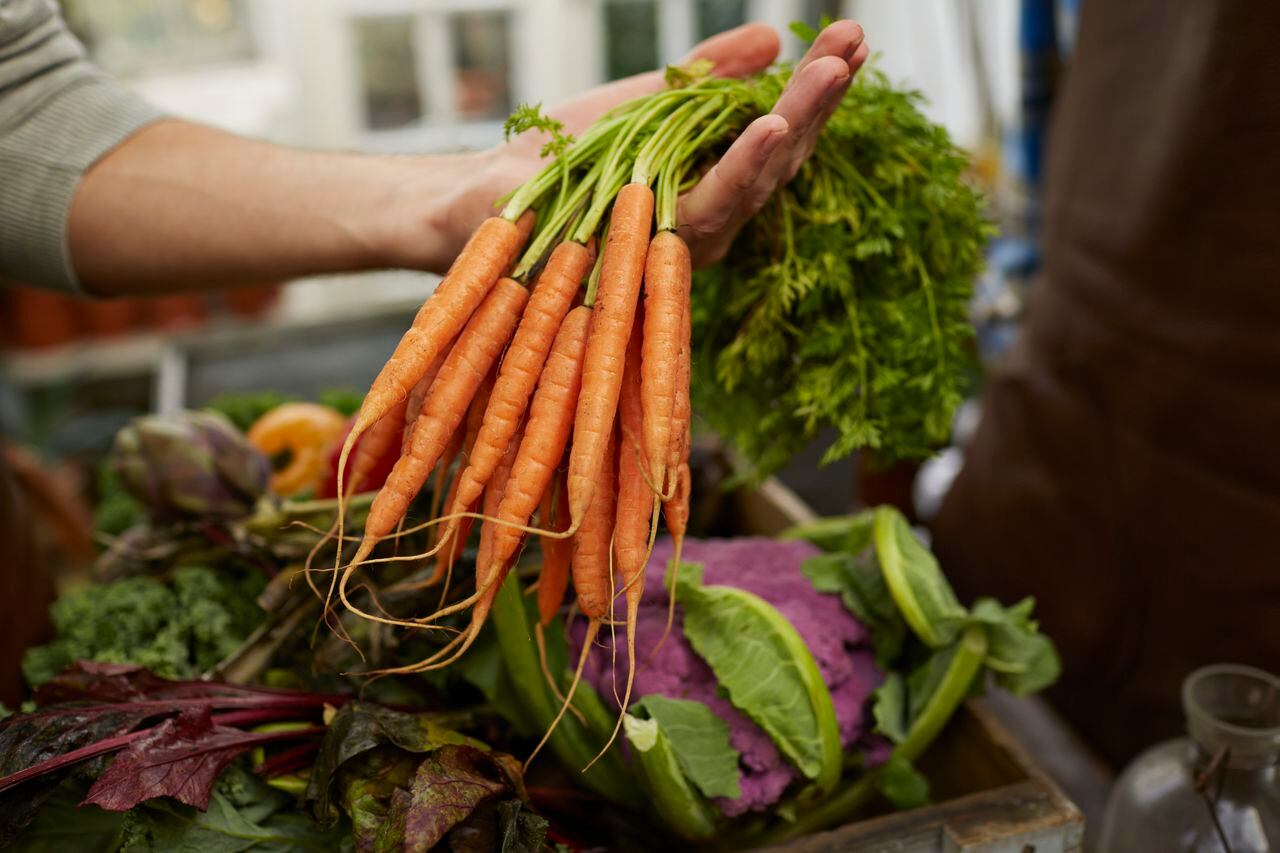El consumo de zanahoria tiene muchos beneficios para el organismo.