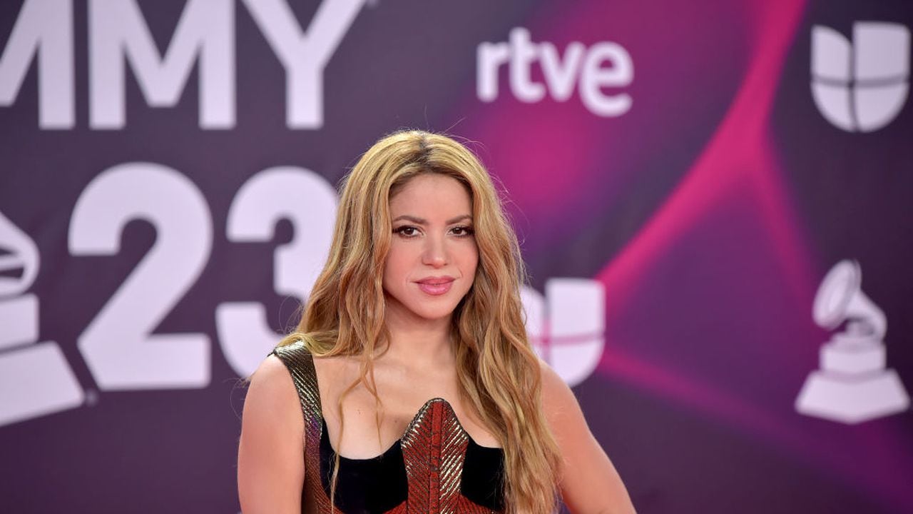 Shakira llegó pisando fuerte en los Latin Grammy 2023 (Photo by Juan Naharro Gimenez/Getty Images)