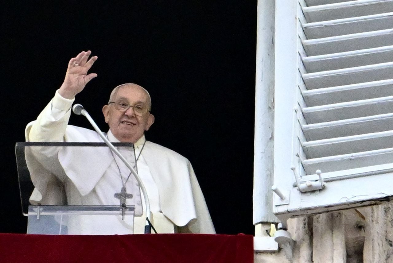 Pope Francis addresses the crowd from the window of the apostolic palace overlooking St.Peter's square during his Sunday Angelus prayer at the Vatican on March 10, 2024. (Photo by Alberto PIZZOLI / AFP)