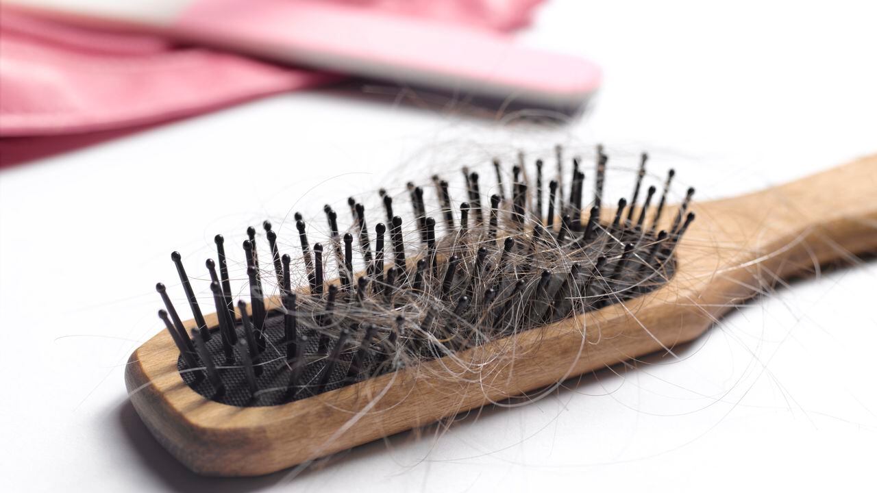 Así de fácil puede limpiar su cepillo del pelo.