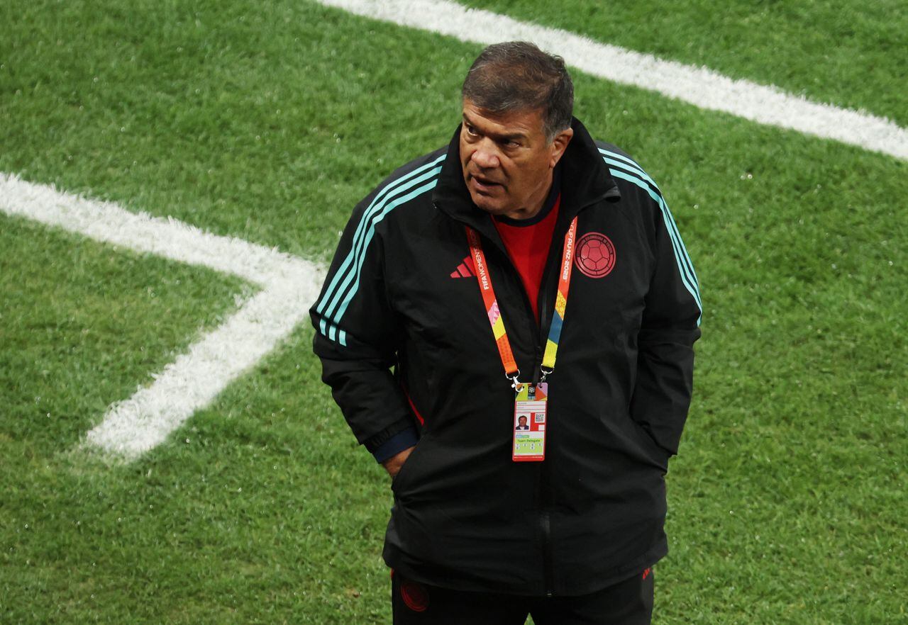 Soccer Football - FIFA Women’s World Cup Australia and New Zealand 2023 - Round of 16 - Colombia v Jamaica - Melbourne Rectangular Stadium, Melbourne, Australia - August 8, 2023 Colombia coach Nelson Abadia looks on during the warm up before the match REUTERS/Asanka Brendon Ratnayake