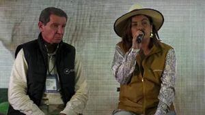 De izq. a der. José Félix Lafaurie, presidente ejecutivo de la Federación Colombiana de Ganaderos (Fedegán); y la Ministra de Agricultura, Jhénifer Mojica.
