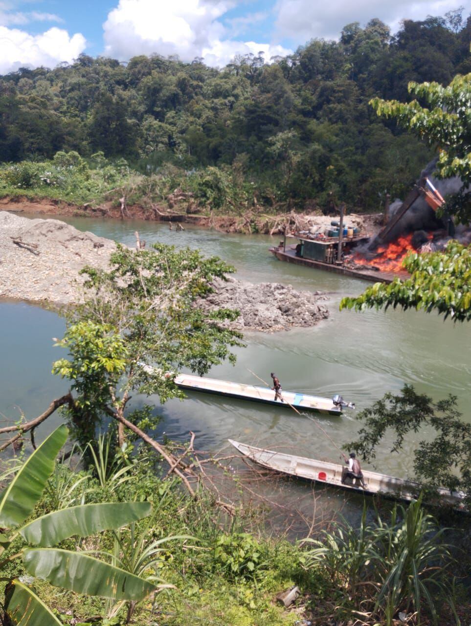 Autoridades lograron la ubicación de una unidad de producción de minería ilegal en el departamento del Cauca, donde eran empleadas dos excavadoras y dos dragones.