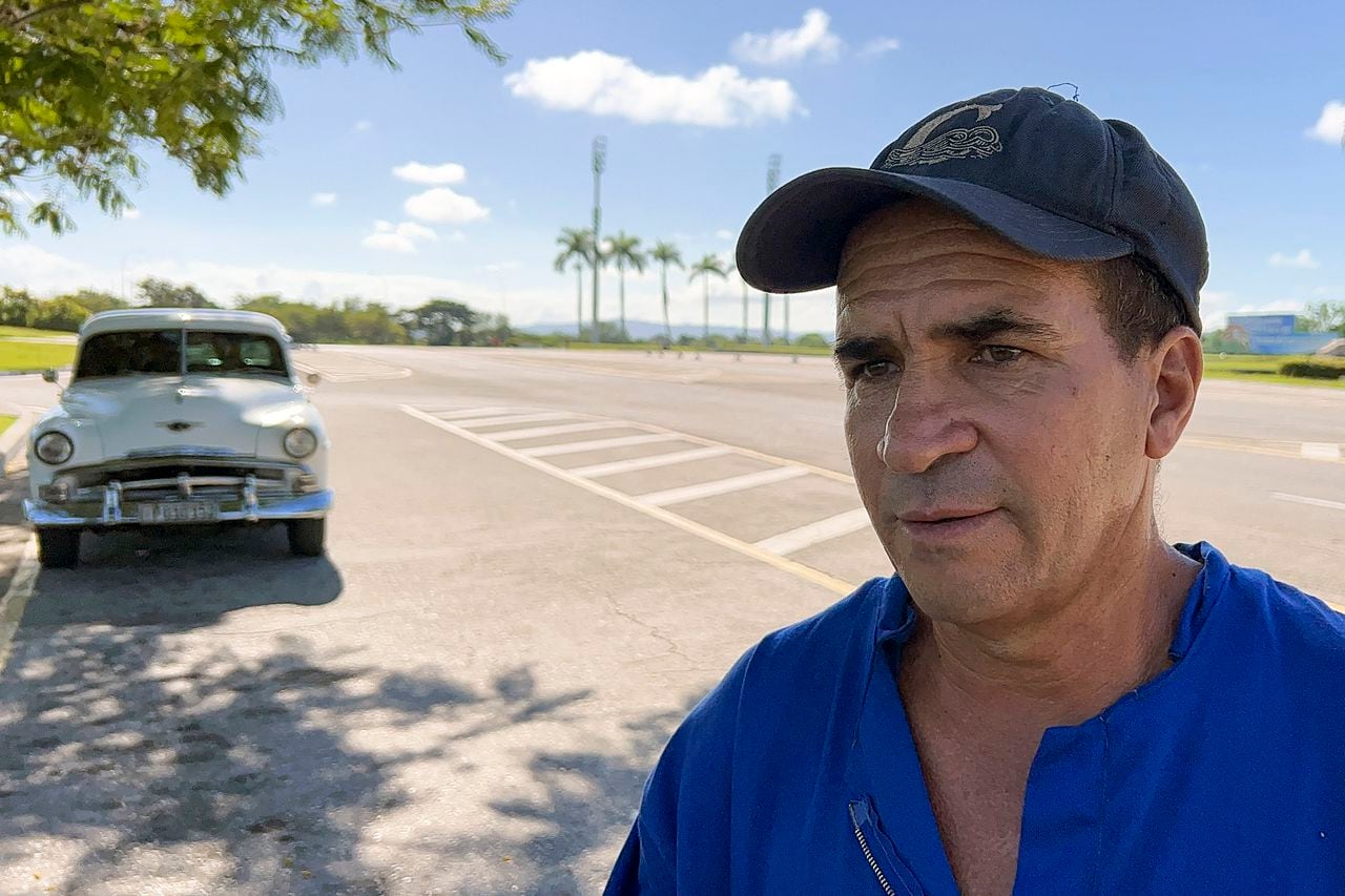 El cubano Pedro Roberto Gamuza, padre de Robeisi Alexander Gamuza Pérez, de 33 años, reclutado en Rusia como mercenario para ir a la guerra en Ucrania, y de Liogi Gamuza Pérez, de 34 años, detenido por la Seguridad del Estado cubana.