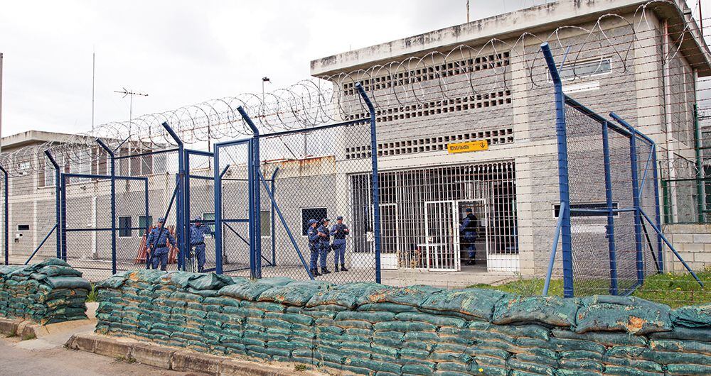   En la cárcel de Cómbita funciona la llamada “mesa de paz”, en la que se reúnen, entre otros, peligrosos narcos a los que les ofrecieron subirse a la paz. 