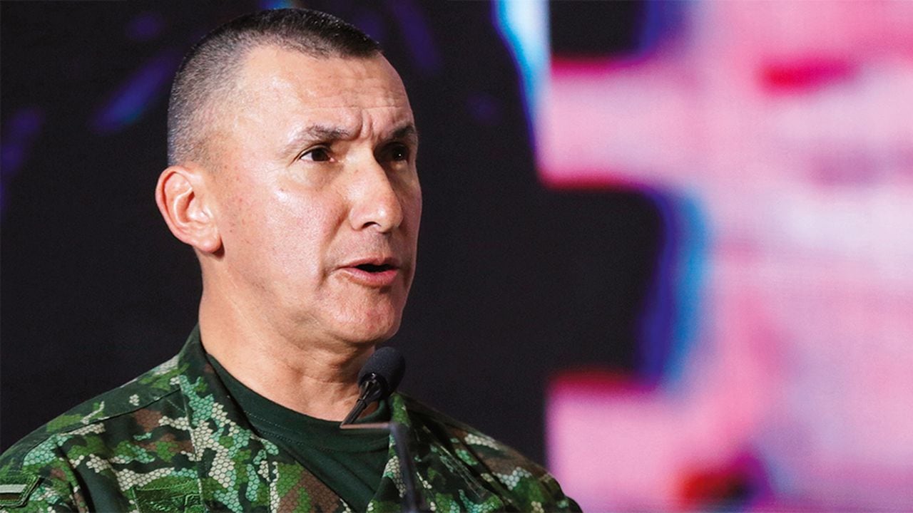 GENERAL LUIS M. OSPINA Comandante del Ejército Nacional