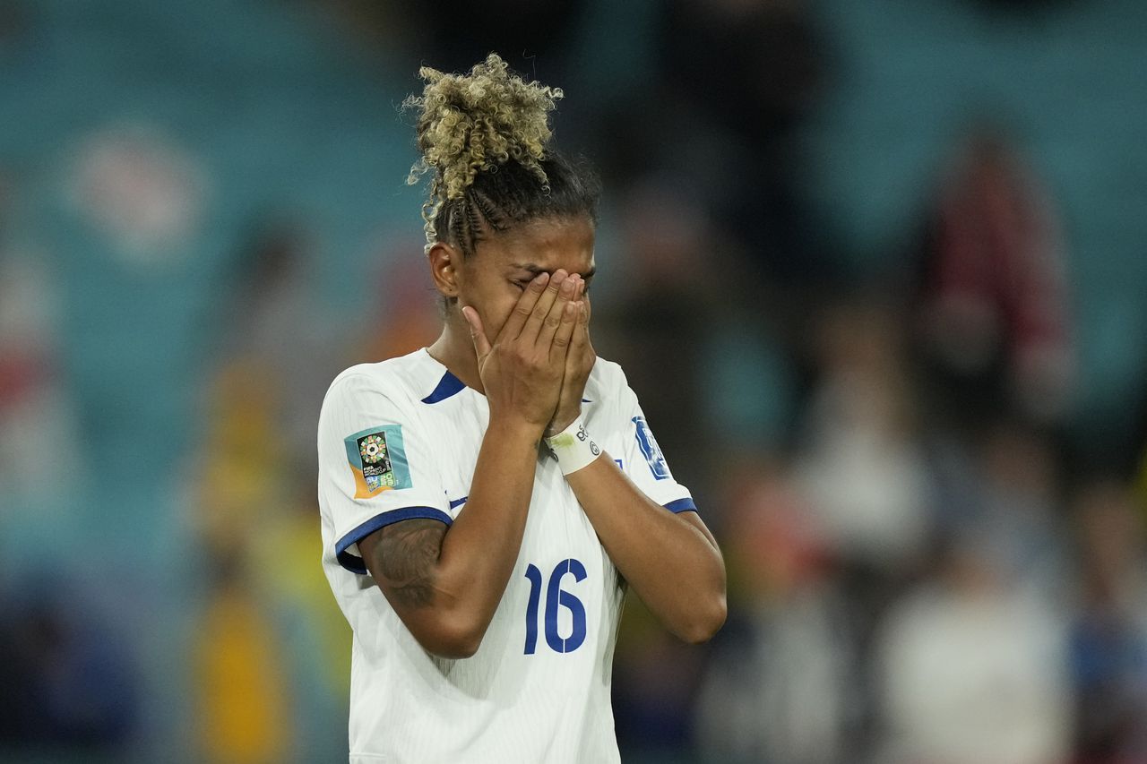Jorelyn Carabalí llorando tras el partido ante Inglaterra