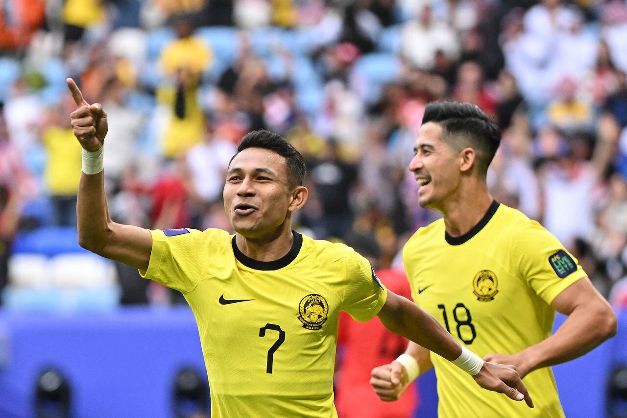 El delantero de Malasia #07 Faisal Halim celebra marcar el primer gol de su equipo durante el partido de fútbol del Grupo E de la Copa Asiática de la AFC Qatar 2023 entre Corea del Sur y Malasia en el estadio Al-Janoub en al-Wakrah, al sur de Doha, el 25 de enero de 2024. (Foto por HÉCTOR RETAMAL / AFP)