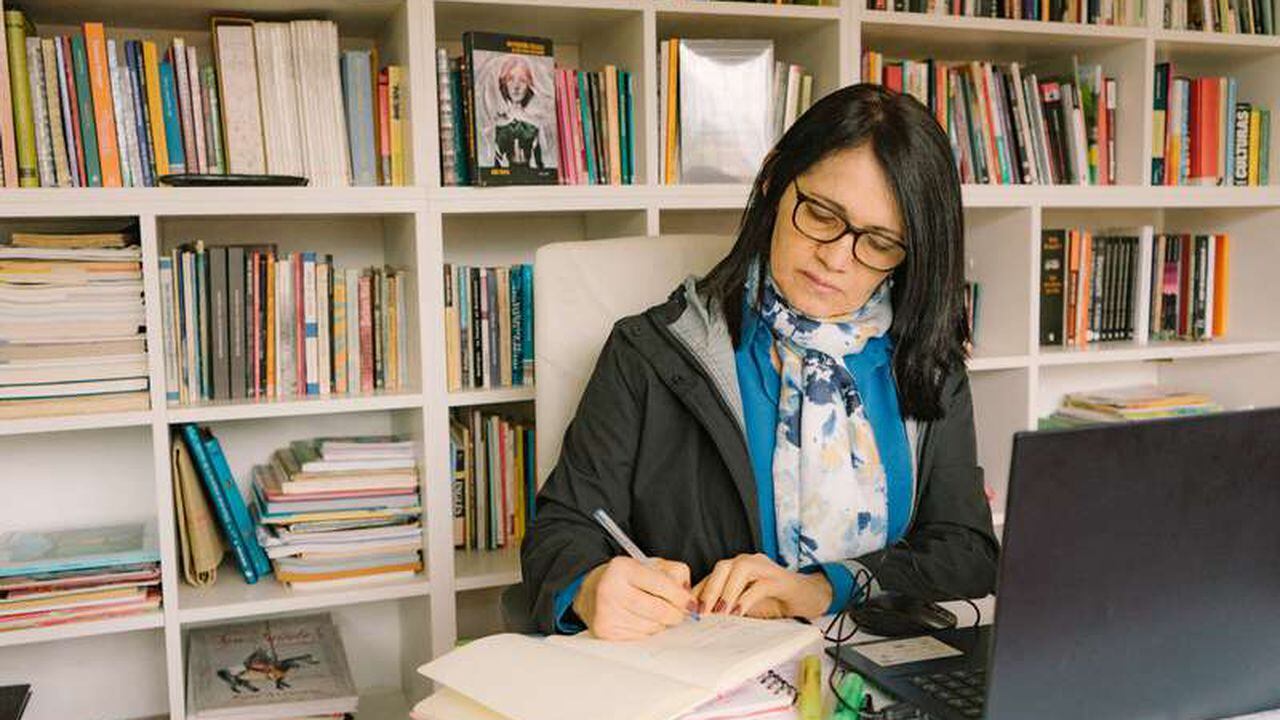 La escritora compartió y presentó sus ideas en la carpa de la Red de Bibliotecas, durante los días de las Fil Cali 2023.