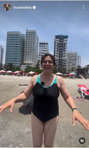 Alina Lozano luce un vestido de baño y levanta más de un suspiro por su cuerpazo a los 54 años. @lozanoalina