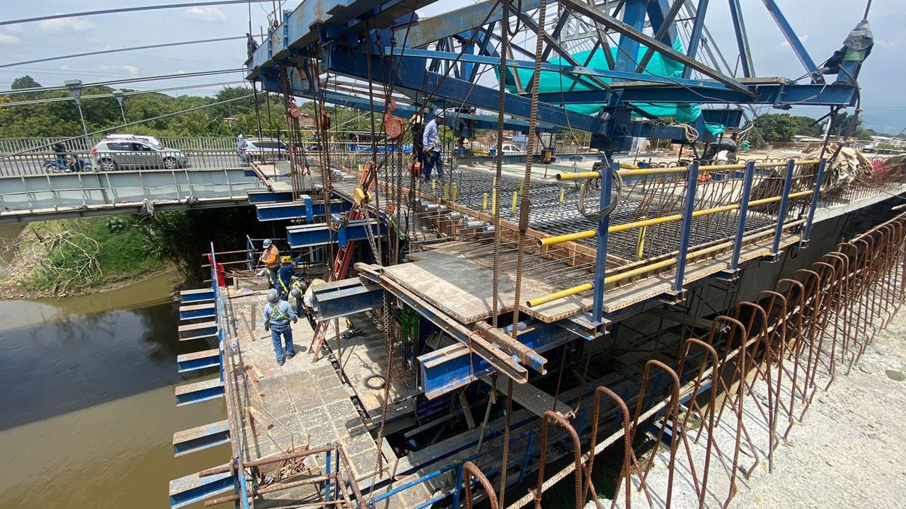 Obras en el puente de Juanchito avanzan con normalidad.