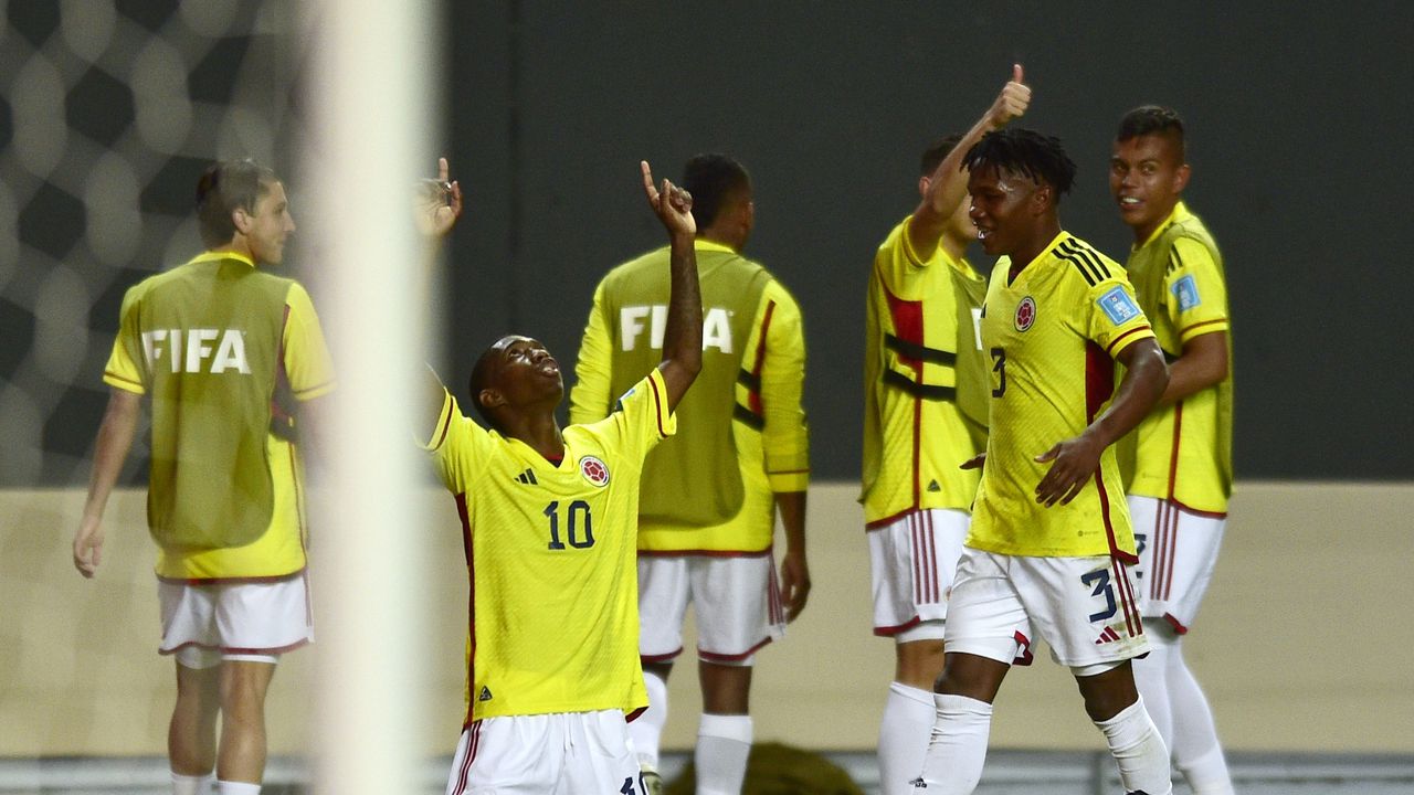 Colombia's Yaser Asprilla (10), celebrates scoring his side's first goal against Japan during a FIFA U-20 World Cup Group C soccer match at Diego Maradona stadium in La Plata, Argentina, Wednesday, May 24, 2023. (AP Photo/Gustavo Garello)