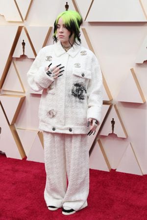 La cantante estadounidense Billie Eilish en la alfombra roja de los premios Óscar 2020.