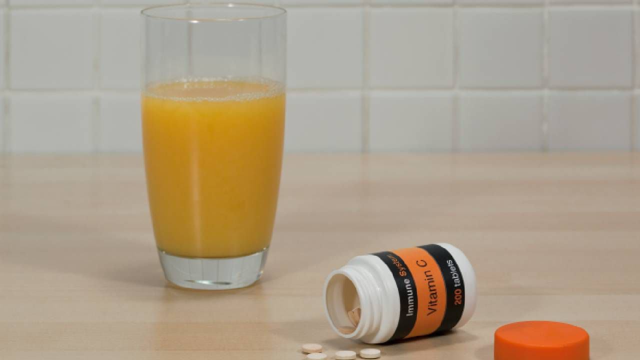 Suplementos y una alimentación rica en Vitamina C ayudan para la producción de colágeno en el organismo. Foto: Getty images.