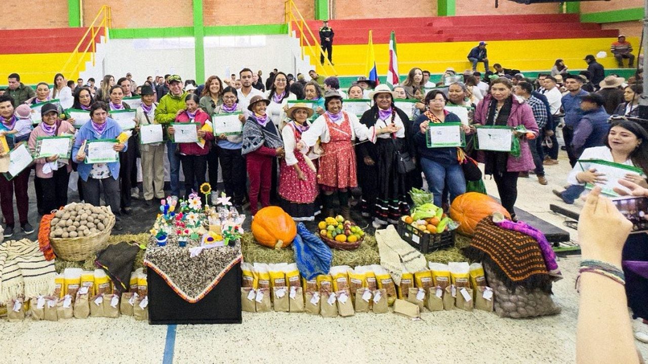 Mujeres campesinas recibieron 188 títulos de tierra en el departamento de Boyacá.