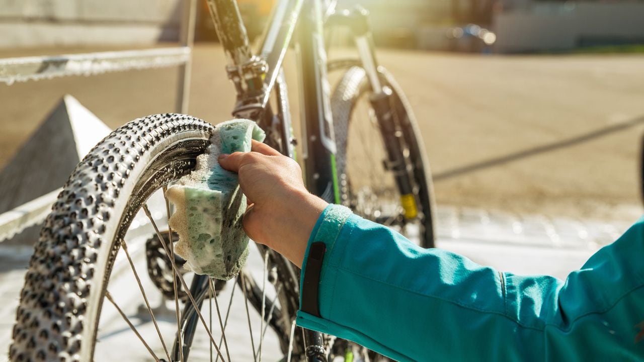 Los aficionados al ciclismo ahora tienen a su disposición un paso a paso detallado para la limpieza perfecta de sus bicicletas utilizando bicarbonato de sodio.